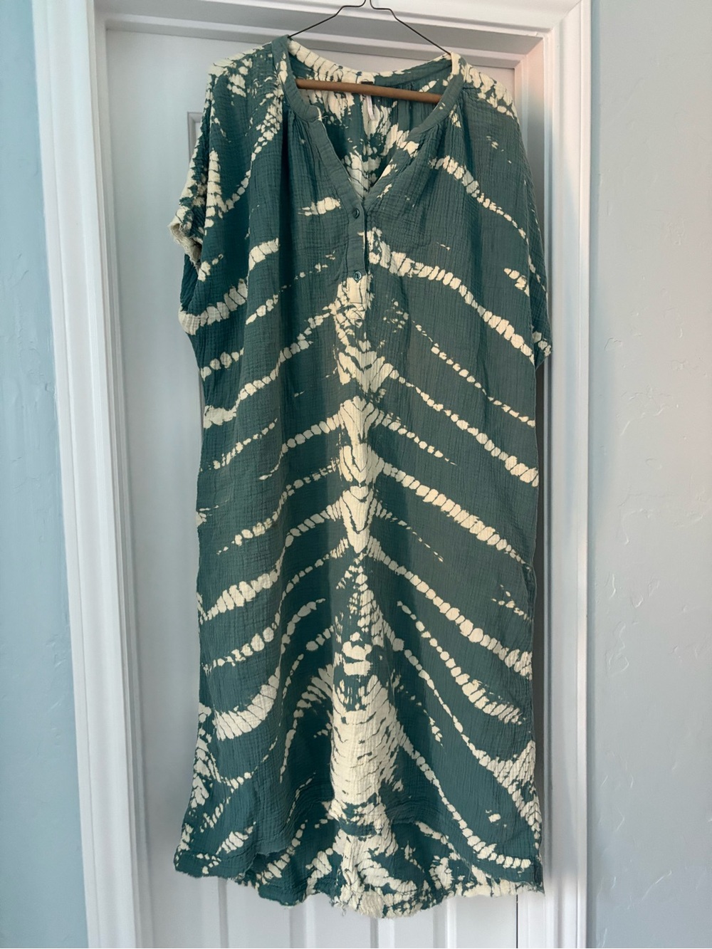 Young Fabulous and Broke Green & Cream Tie-Dye V-Neck 100% cotton